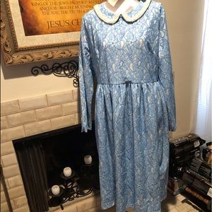 Dainty Jewels Lace Dress with Pearl Collar